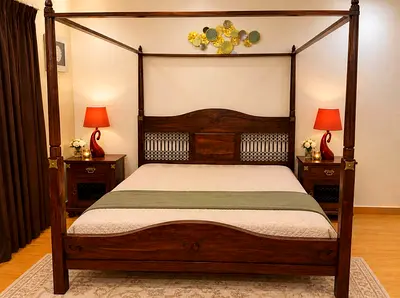 Marina Solid Wood Four-Poster super King Bed with Matching Nightstands