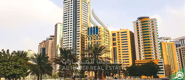 * 16 apartments * 8 apartments with two rooms and a lounge * 8 apartments, room and lounge * 3 commercial stores * 7 parking spaces 📍 Excellent