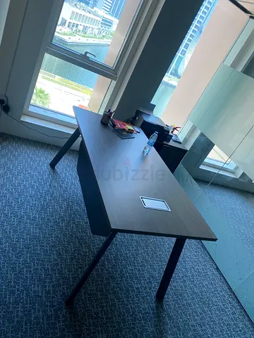 Modern office desk / worktable in good condition/ Chairs