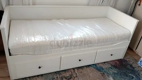 White Daybed with Under-Drawer Storage and New Mattress