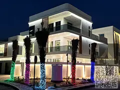 Corner villa, two floors, roof, 7 master bedrooms, price includes electricity, water, and air condit