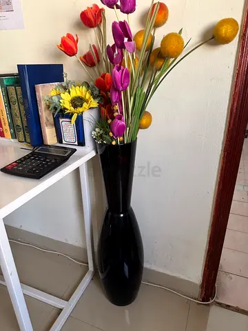 Beautiful Black Flower Vase for Urgent Sale