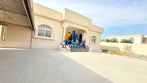 Spacious & Bright 4-BR Big Size Coner Villa