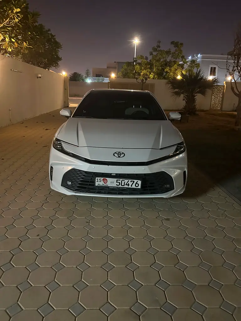 Toyota Camry 2025 — photo 1 of 6