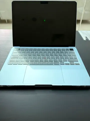 MacBook Air M4 13-inch 2025