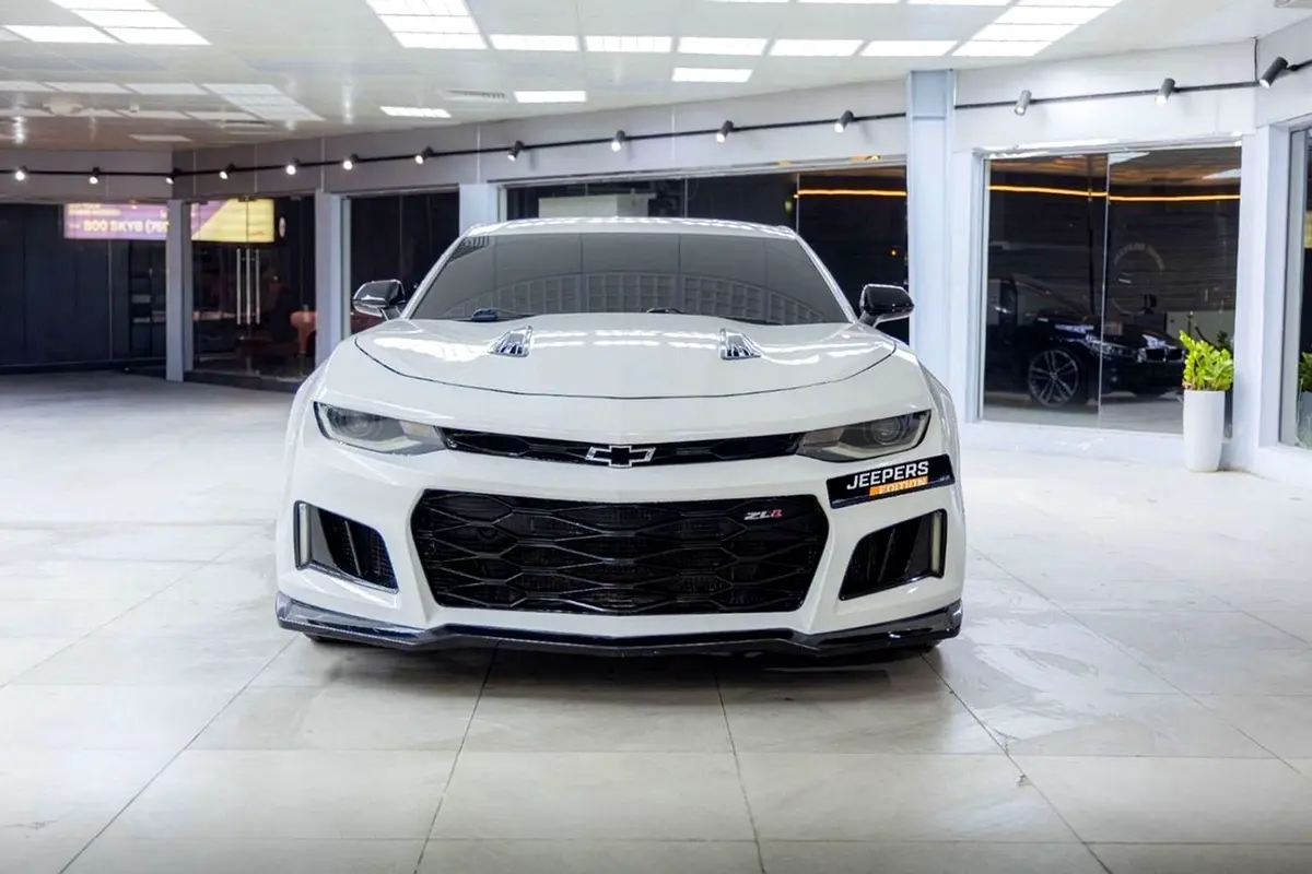 Chevrolet Camaro 2017 — photo 1 of 16