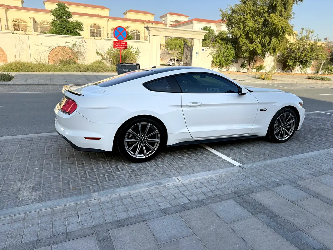 Ford Mustang 2016 — photo 1 of 5