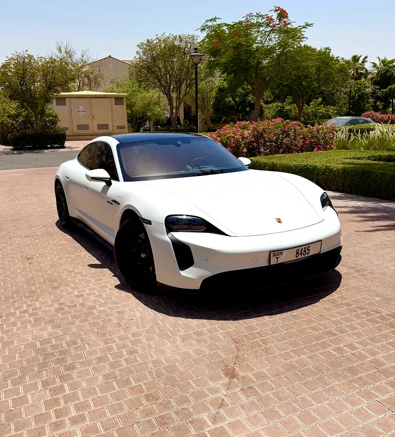 Porsche Taycan 2022 — photo 1 of 16