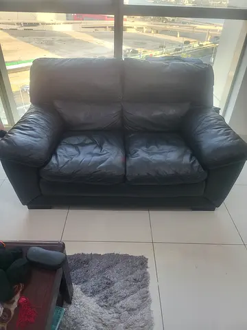 انتريه  كنبتين وكرسي و٣ مناضد Two-seater black leather sofa - good condition