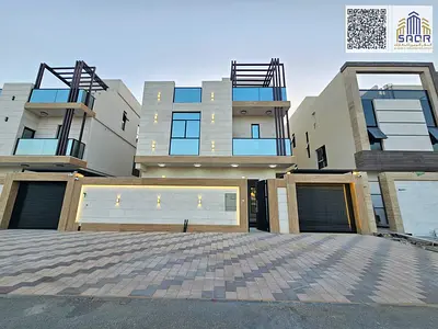 Two floors and a rooftop with a swimming pool, ready to move in, with water, electricity, and air conditioning.