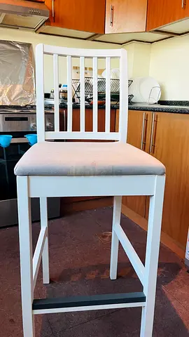 White Wooden Bar Stool with Padded Seat —Very Good Condition