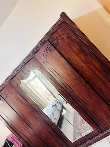 العين