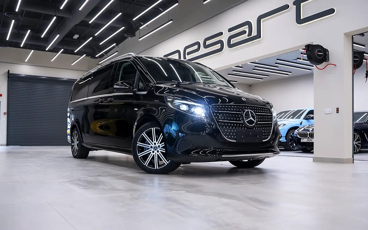 Mercedes-Benz V-Class 2024 — photo 1 of 20