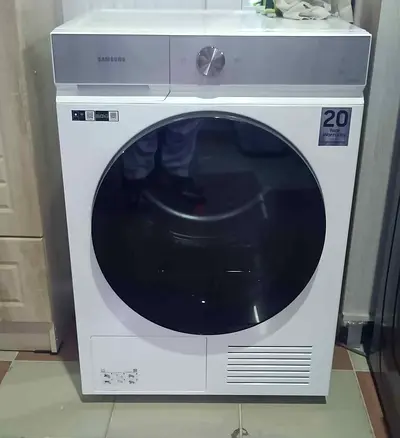 Samsung dryer 9kg new model in great condition