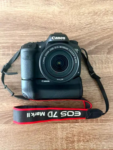 Canon EOS 7D Mark 2 Complete Kit with Bag and 18-135 EFS Lens