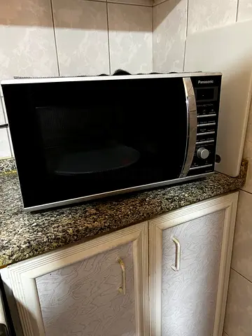 Panasonic Countertop Microwave - Good Working Condition