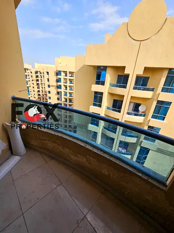 شقة بغرفة نوم واحدة مع شرفة، حمامين، مطبخ مغلق، في أبراج الخور، بسعر مميز