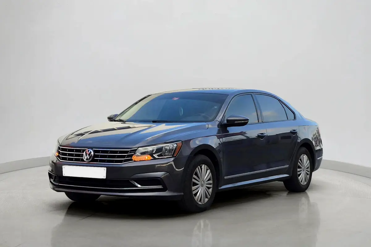Volkswagen Passat 2017 — photo 1 of 19