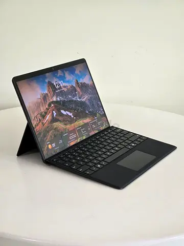 Microsoft Surface Pro 8 - Core i5 - 8GB RAM - 256GB SSD - 13 Touchscreen