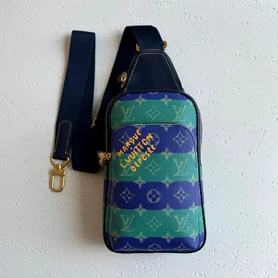 Louis Vuitton slingbag Heritage