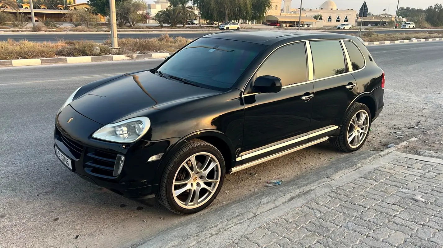Porsche Cayenne 2009 — photo 1 of 4