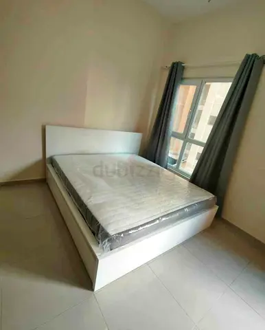 IKEA malam king‑size bed (180 × 200 cm) with 2 storage drawers and an IKEA mattress ✨