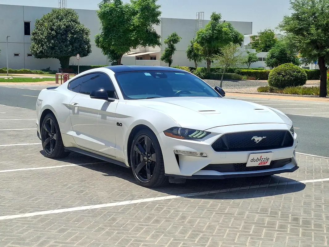Ford Mustang 2022 — photo 1 of 16
