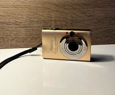 Canon PowerShot SD1100 IS Compact Digital Camera - Used