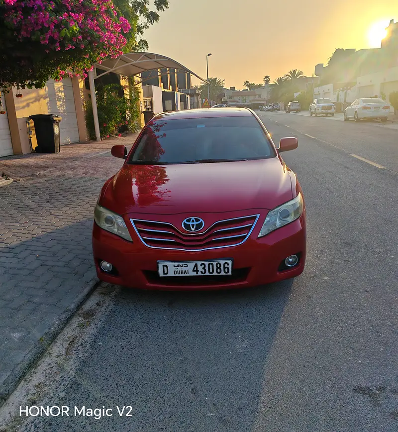 Toyota Camry 2011 — photo 1 of 14