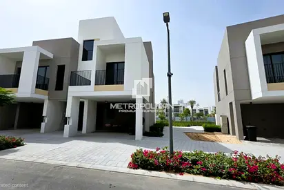 Spacious 4 bedrooms | Prime Location | Single Row