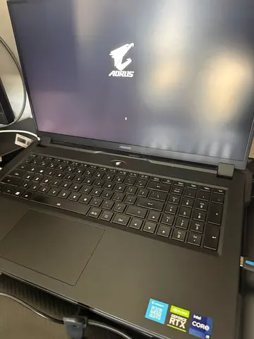 Gaming laptop auros 17 ye5