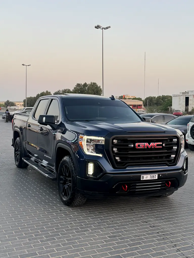 GMC Sierra 2021 — photo 1 of 11