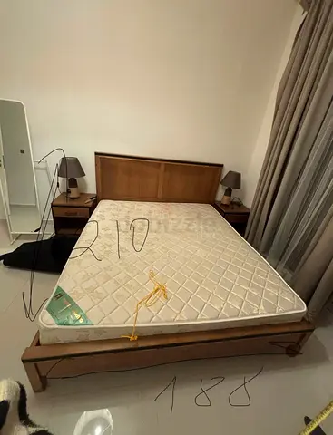 WOODEN KING SIZE BED SET FOR SALE
