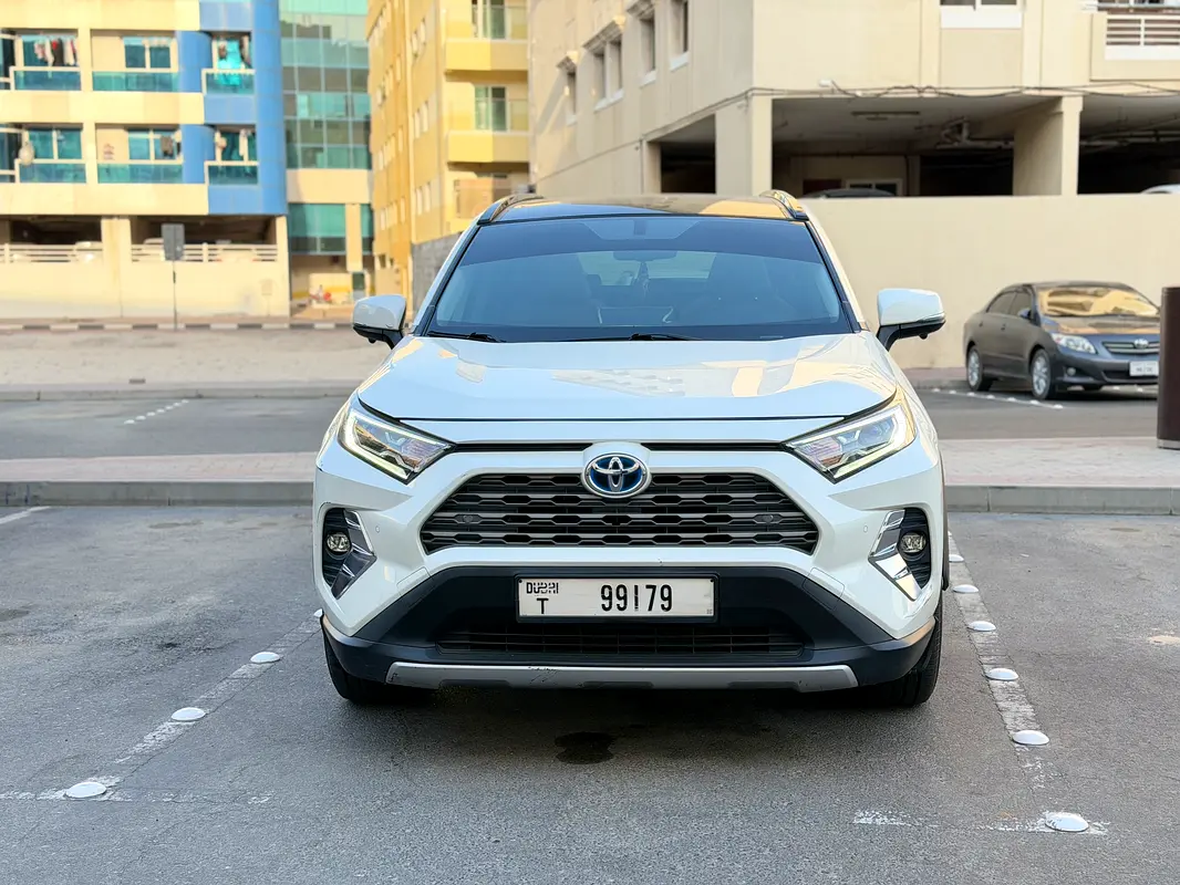Toyota Rav 4 2019 — photo 1 of 14