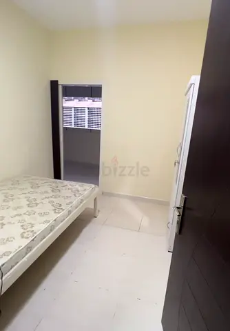 Baniyas metro station near couple partition available