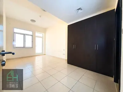 1 BHK Large | Spacious | Well Maintained