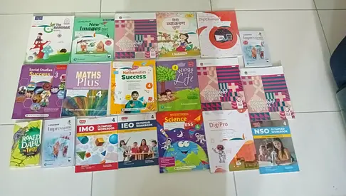 Lot of assorted school CBSC grade 4 textooks and activity books - Primary/Lower Secondary (preowned)