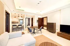 Upgraded Unit I Spacious I Near Landmarks