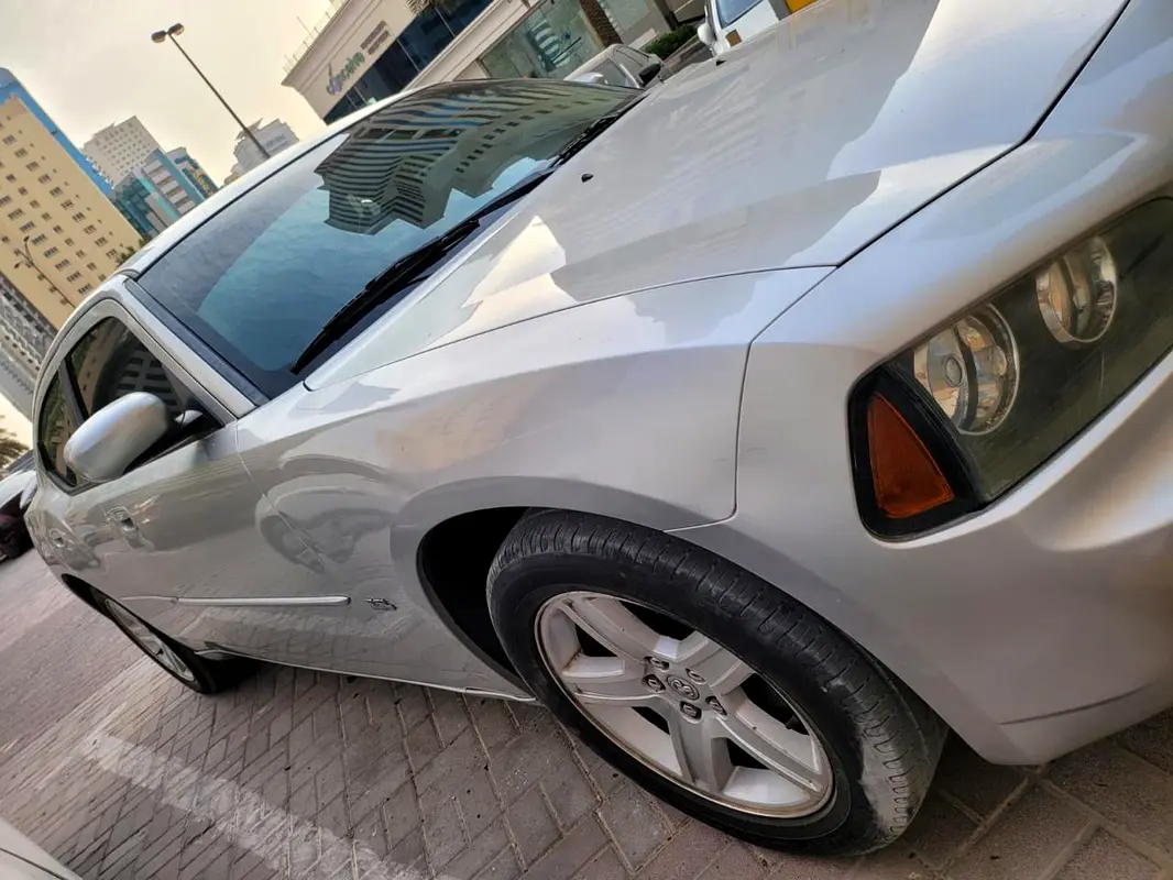Dodge Charger 2010 — photo 1 of 8