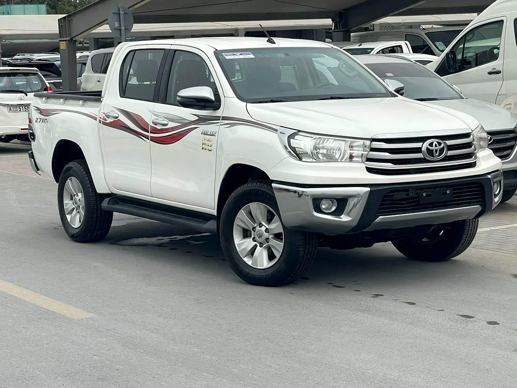 Toyota Hilux 2020 — photo 1 of 16
