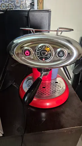 illy Red Single-Serve Espresso Machine - Good Working Condition