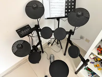Compact electronic drum kit with cymbals and module - good condition