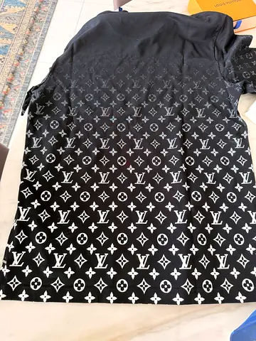 Louis Vuitton LVSE Monogram Gradient T-Shirt | Size M