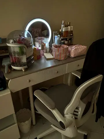 White Dressing Table / Vanity with Lighted Mirror and Chair