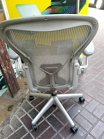 Selling herman miller Aeron chair.size B.condition is good only little use