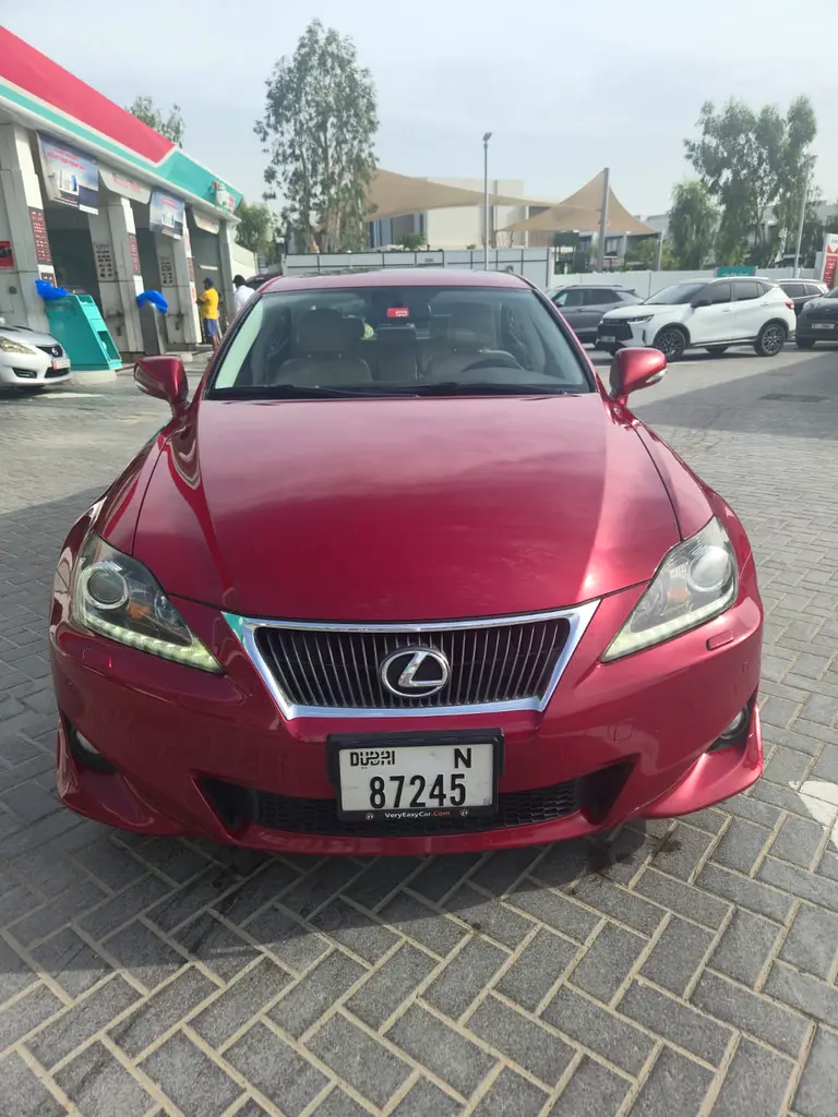 Lexus IS-Series 2013 — photo 1 of 10