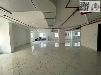 For rent: Mezzanine in a brand new building, 5000 square feet, suitable for all commercial activities such as gyms, companies, or any other business.