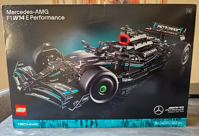 LEGO Mercedes - AMG F1 W14 E Performance Set
