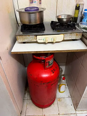 Stove with gas