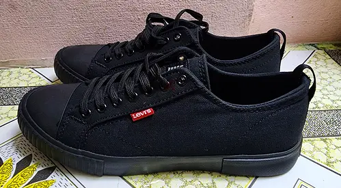 100% Original Levi’s Men’s Anikin C CVS Black Low-Top Sneakers | Size 42 | Never Used | Cheap Price